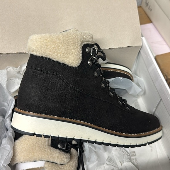 White Mountain Cozy Wide Bootie - Picture 5 of 5